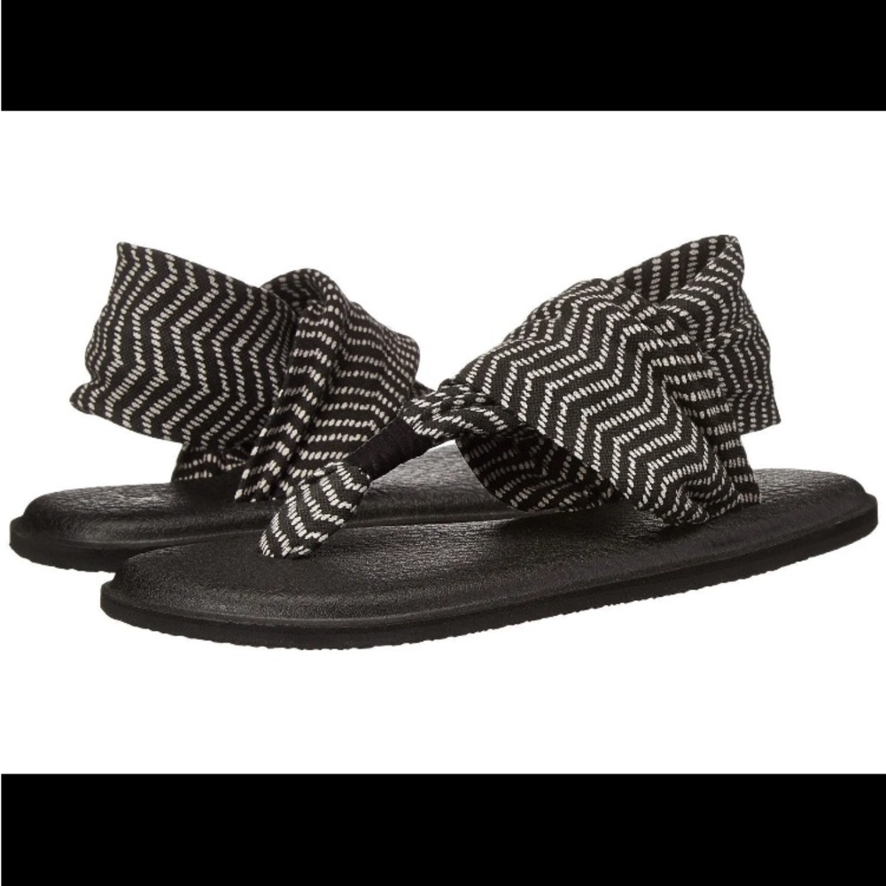 Sanuk Women's Yoga Sandals Black & White Shoes Yoga Sling Size 7 SWS10535